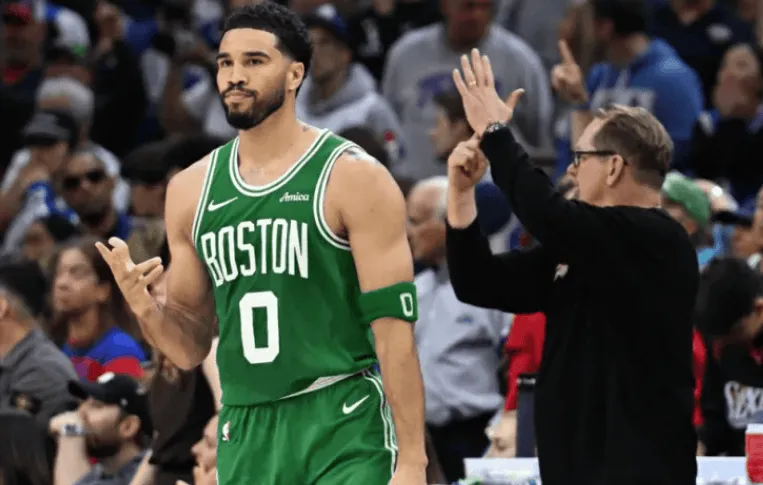 开云体育下载入口-塔图姆谈迪温琴佐伤势：我永远不希望任何人经历这种伤病